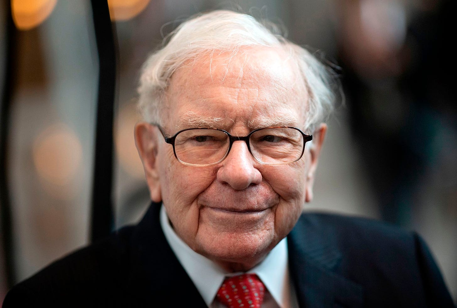 In his annual letter, Warren Buffett tells investors to ignore Wall ...