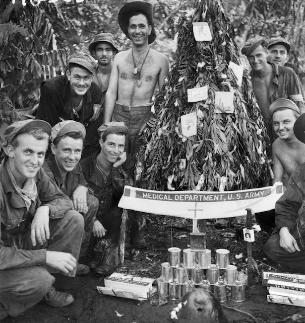 American-soldiers-christmas-papua-1942.jpg (615×650)