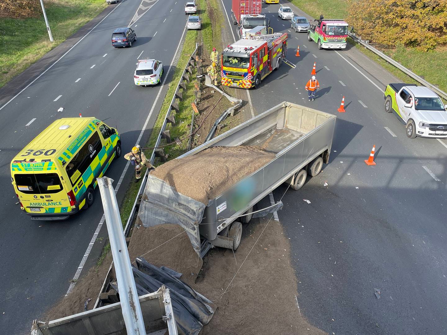 The Southern Motorway is closed in both directions after a truck crash near Drury. Photo / Getty Images