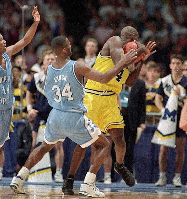 20 years ago today Chris Webber called a timeout that he did not have,  sealing a national championship for North Carolina. : r/CollegeBasketball
