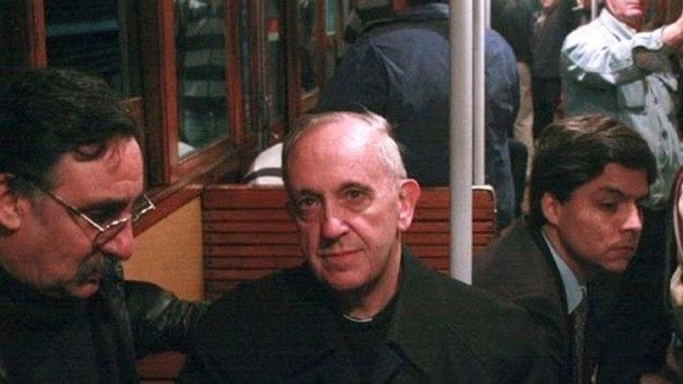 Por qué el Papa Francisco extraña viajar en el transporte público - AICA.org