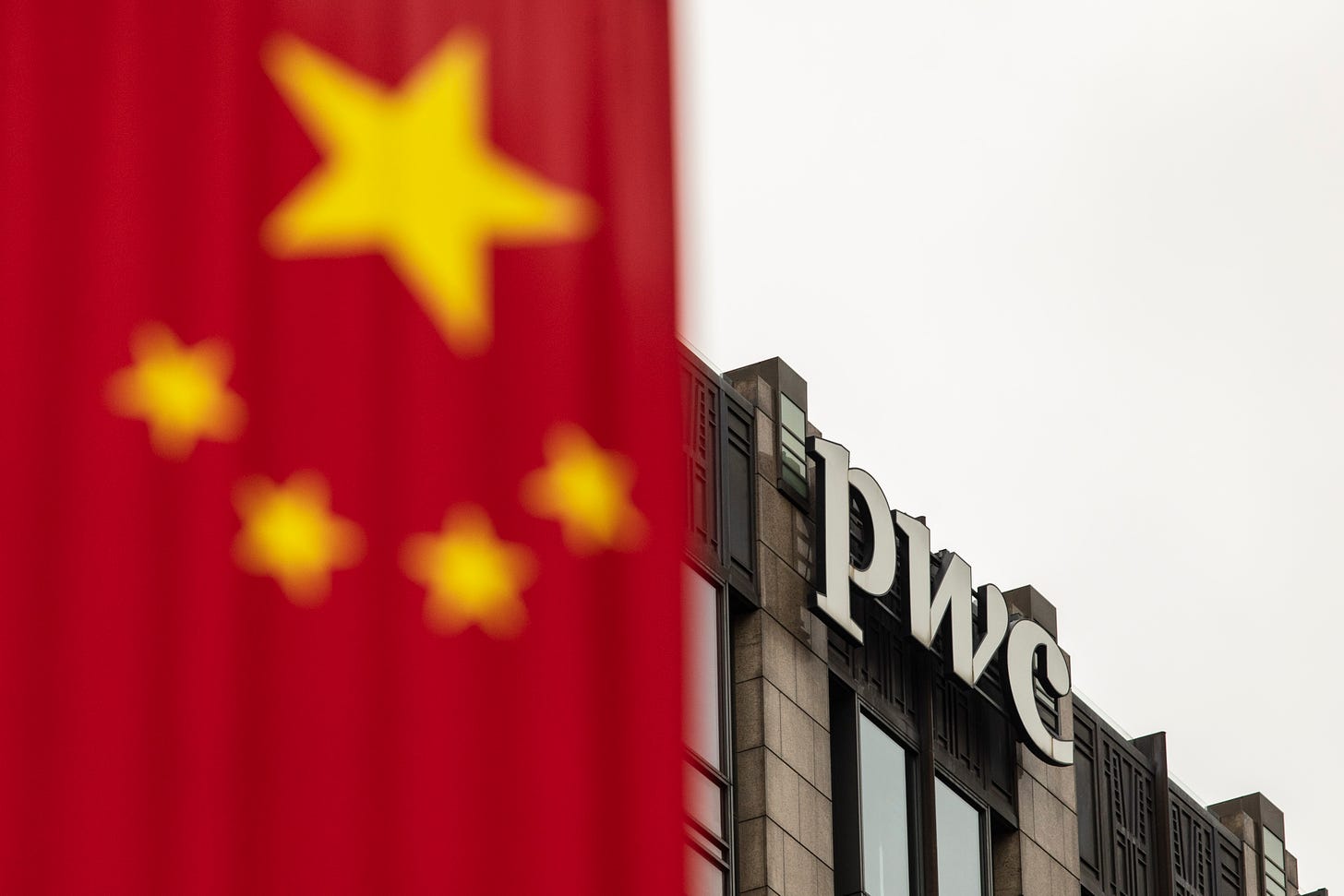 China Weighs Record Fine for PwC Over Evergrande Audit Work - Bloomberg