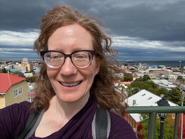 elizabeth kleinfeld low vision disability smiling with city and skyline behind her