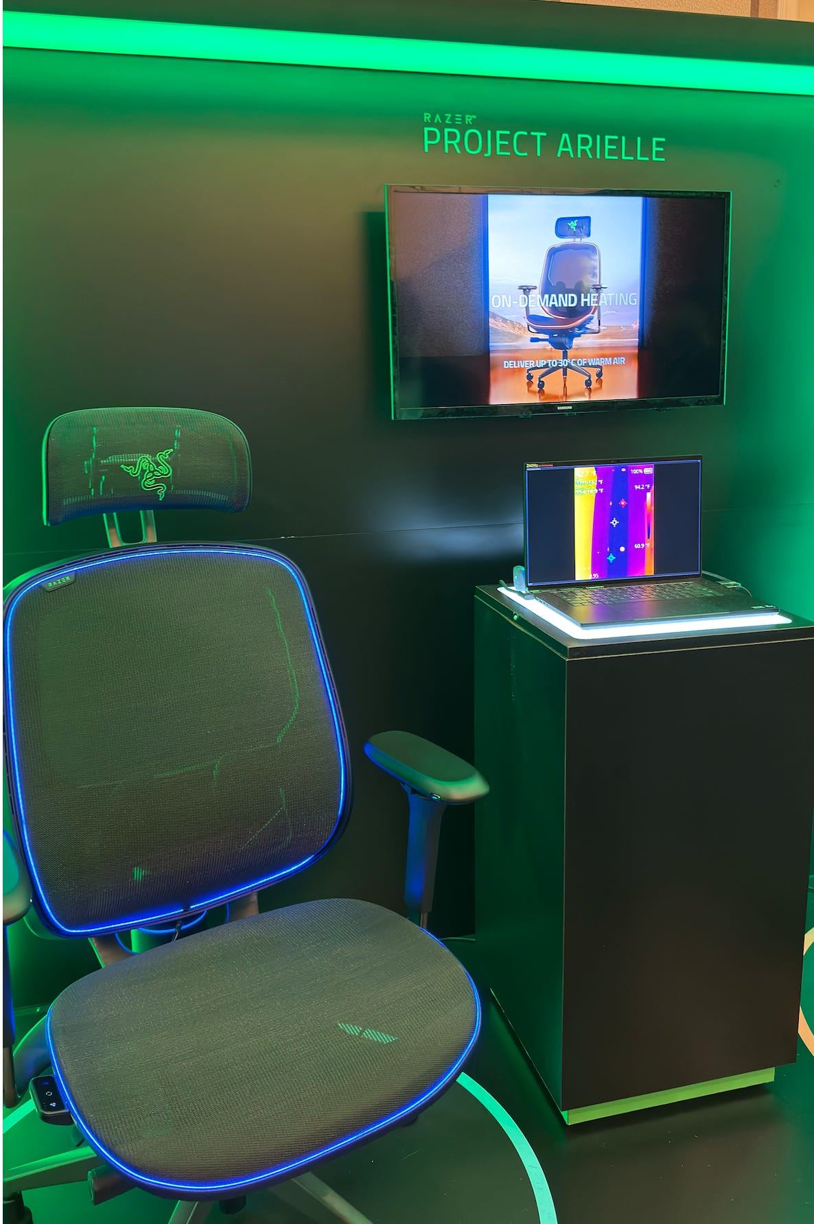 A computer chair and a monitor

Description automatically generated