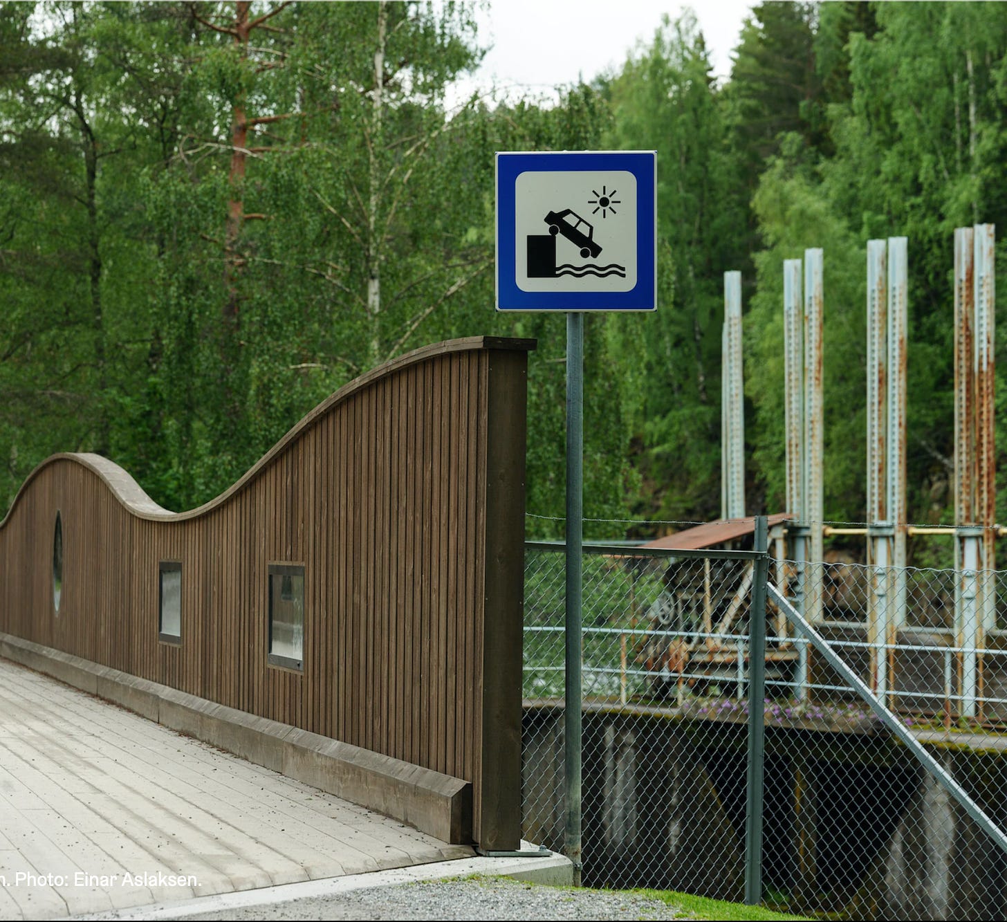 A sign on a bridge

Description automatically generated