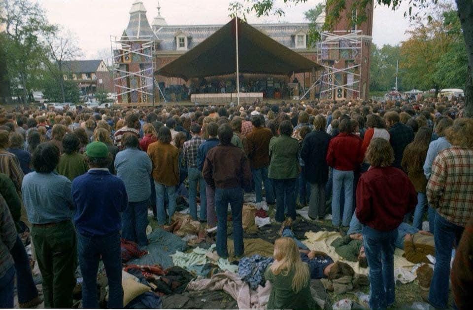 Photo of the day - (10/21/72) Vanderbilt University, Nashville, TN. :  r/gratefuldead