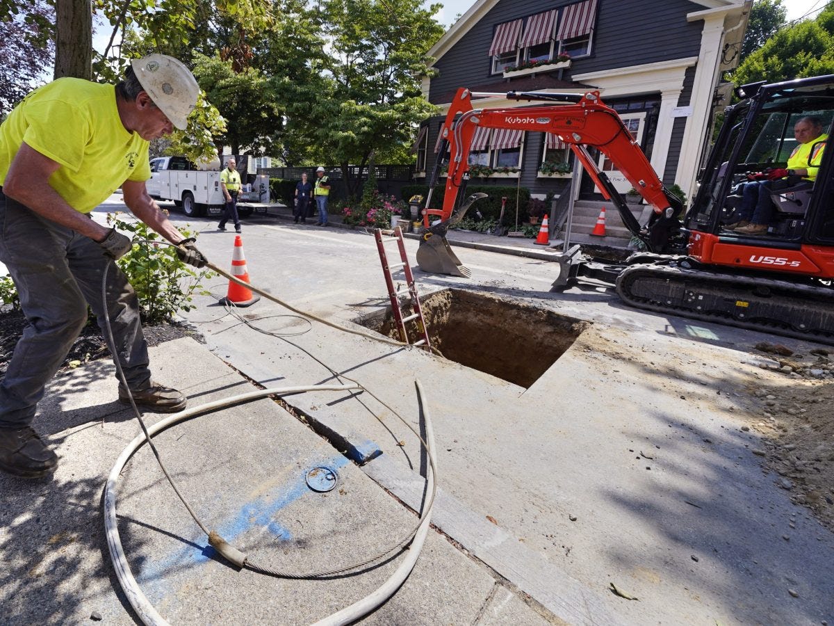 Some cities are digging up water mains and leaving lead pipe in the ground