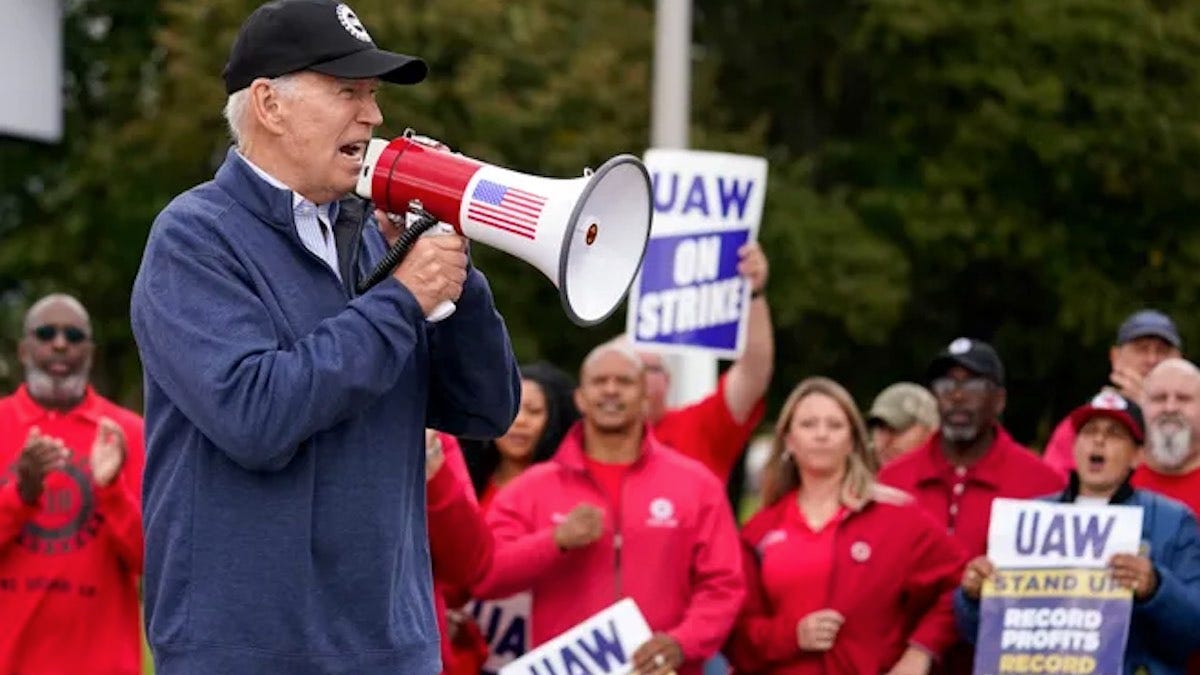 Huelga automotriz. ¿Qué hacía Biden en un piquete de trabajadores en  Michigan?