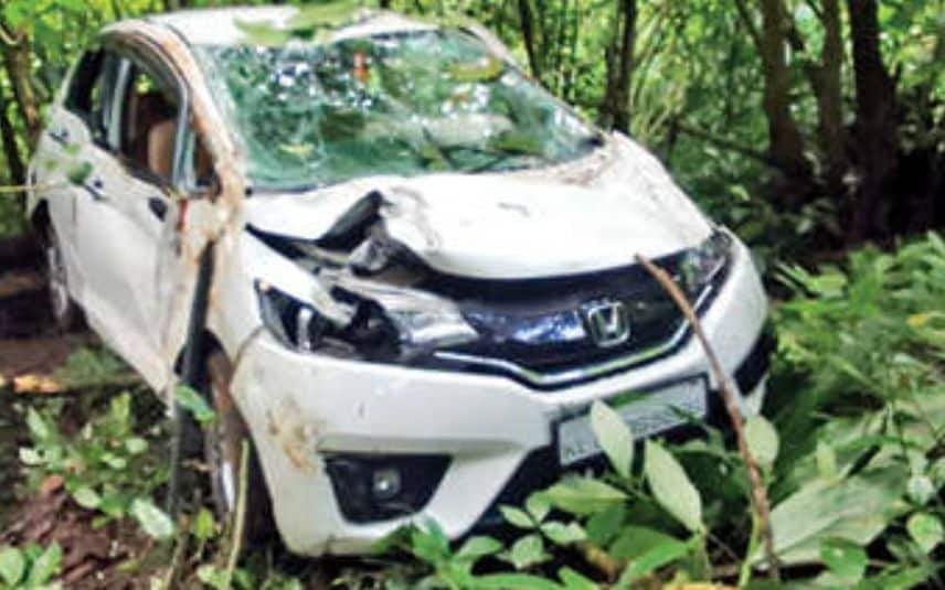 Narrow escape for serial actress and friend as car plunges 50 ft deep in  Thrissur, latest news, kerala news, road accidents in Kerala, Thrissur news