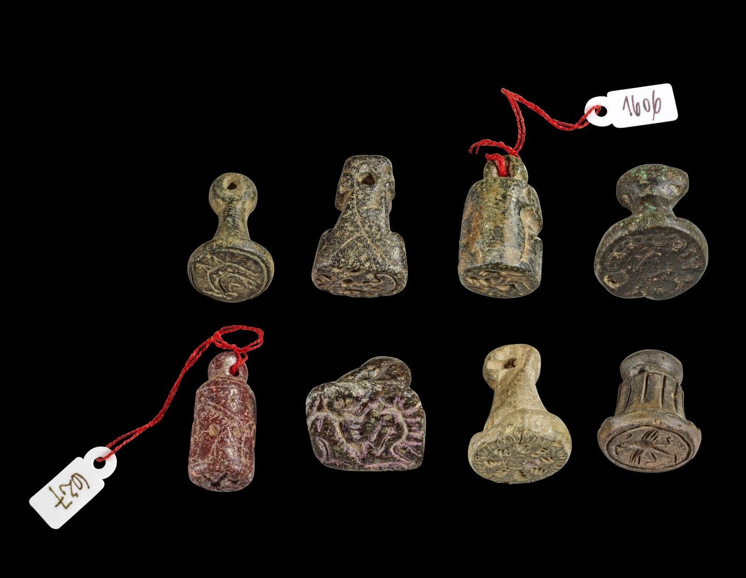 Collection of Urartian and Hittite seals. 2nd half 2nd / 1st half 1st  millennium BC. Black, green-gray or reddish stone. Round stamps, mostly  with conical handle and stepped eye. 8 pieces! Mostly
