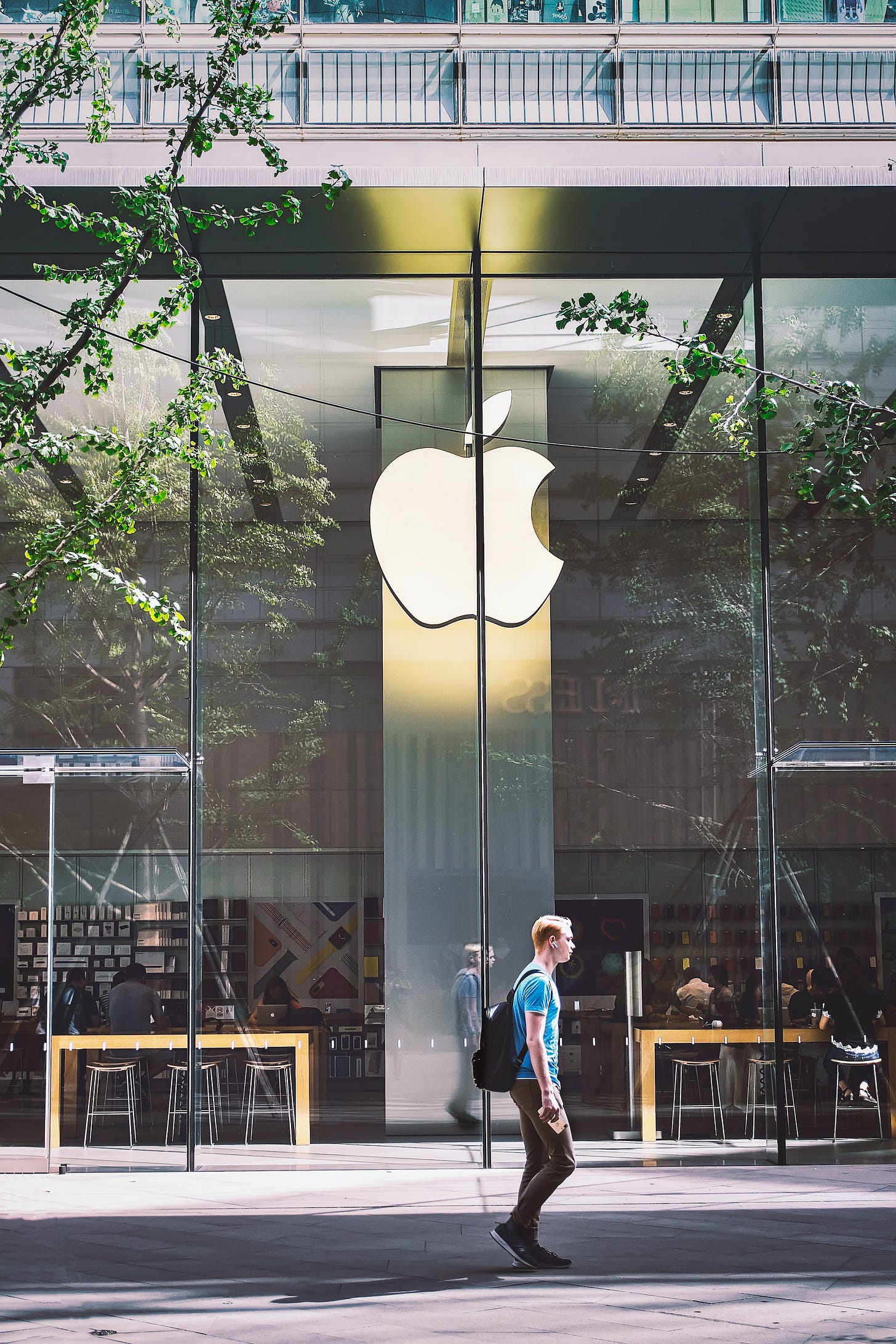 🎒Apple’s $30M employee settlement over bag checks in California