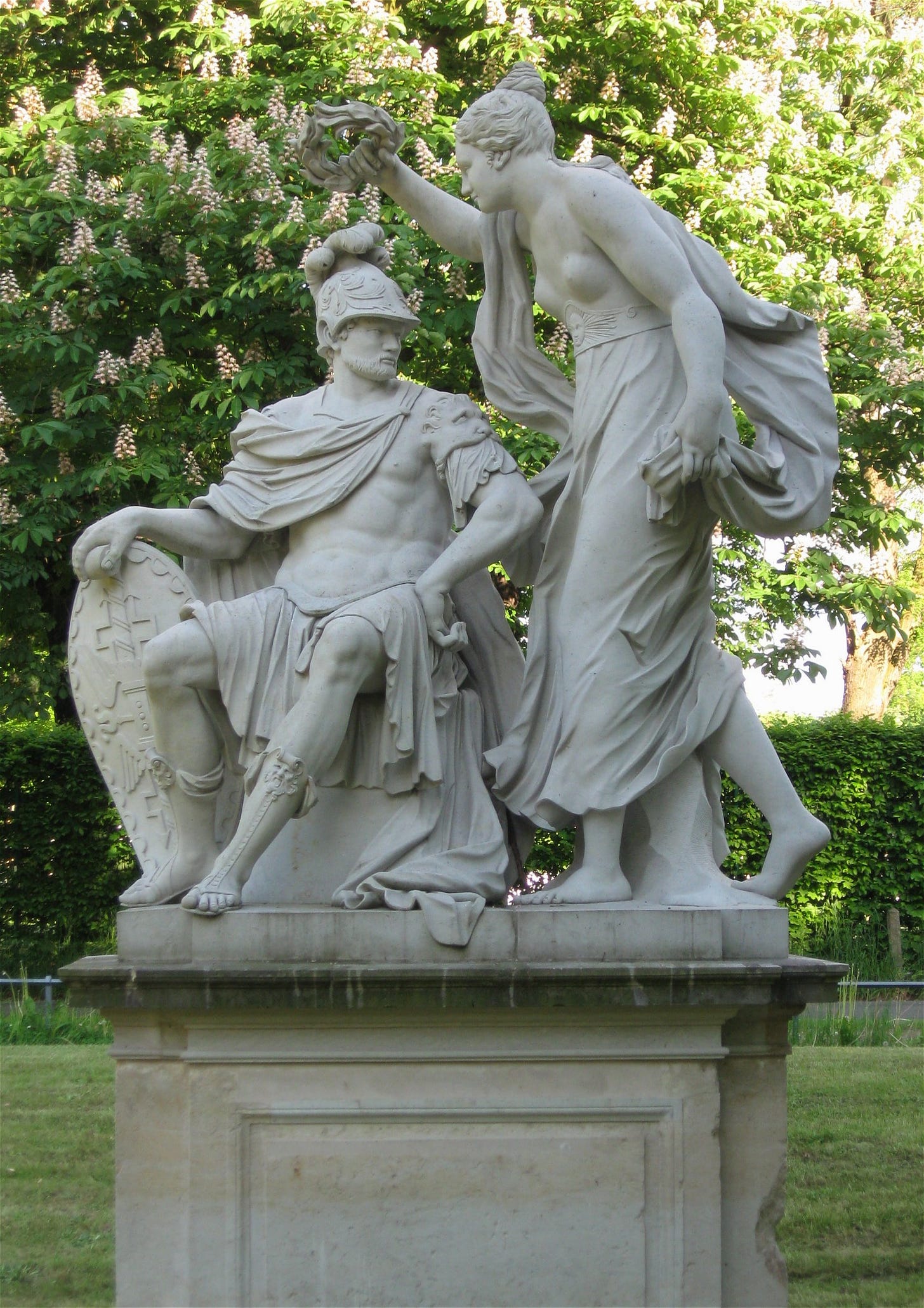 File:Statue Mars Venus im Blueherpark Dresden-2.jpg - Wikimedia Commons