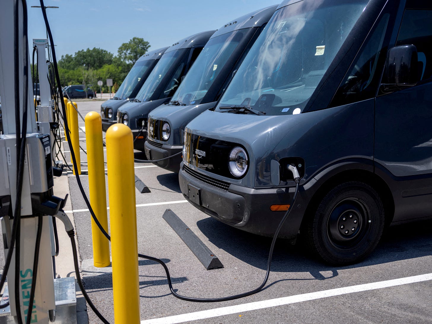 Amazon and Rivian unveil their final custom Electric Delivery Vehicles (EDV) in Chicago