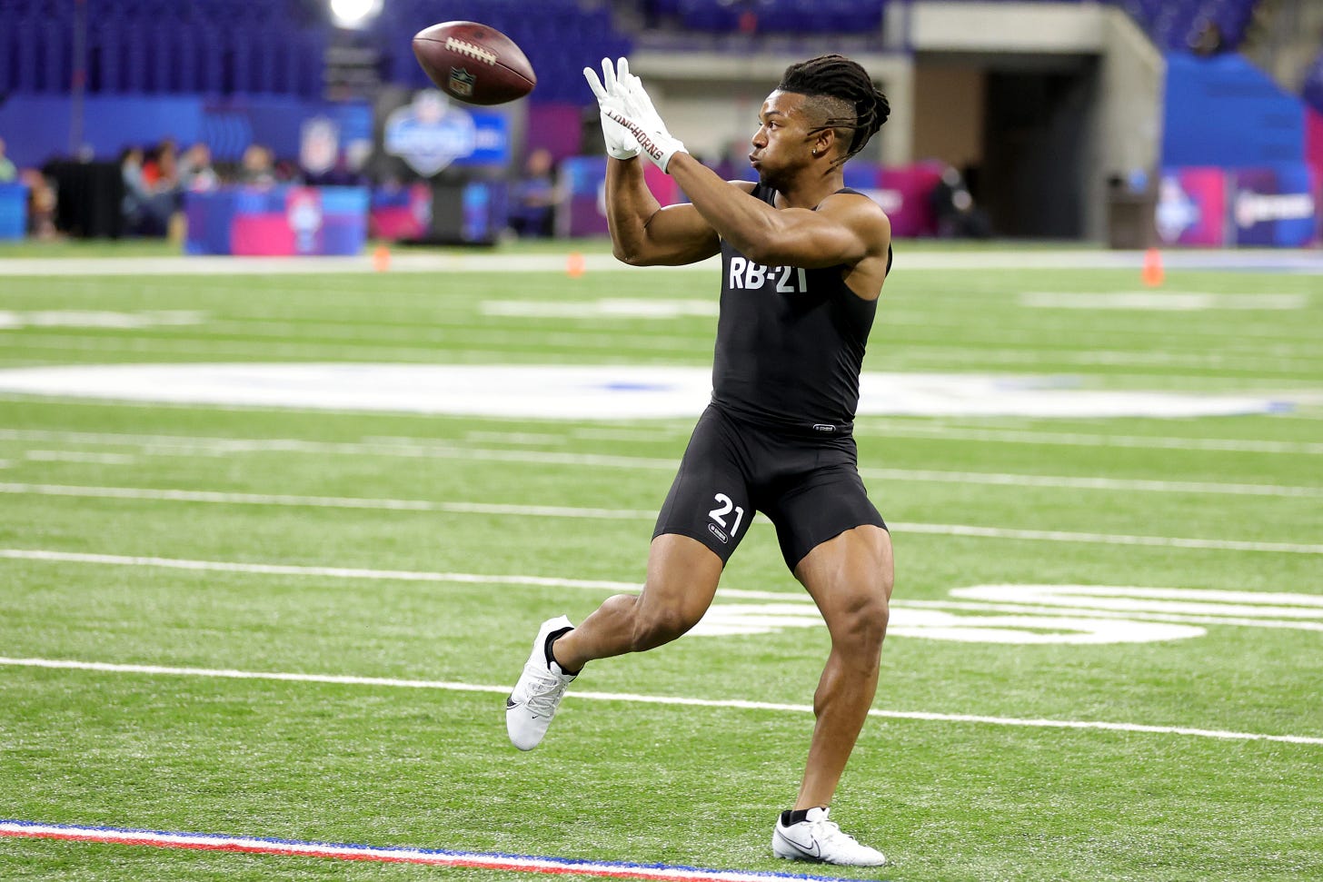 Bijan Robinson confirms No. 1 running back status with complete NFL  Scouting Combine performance | The US Sun