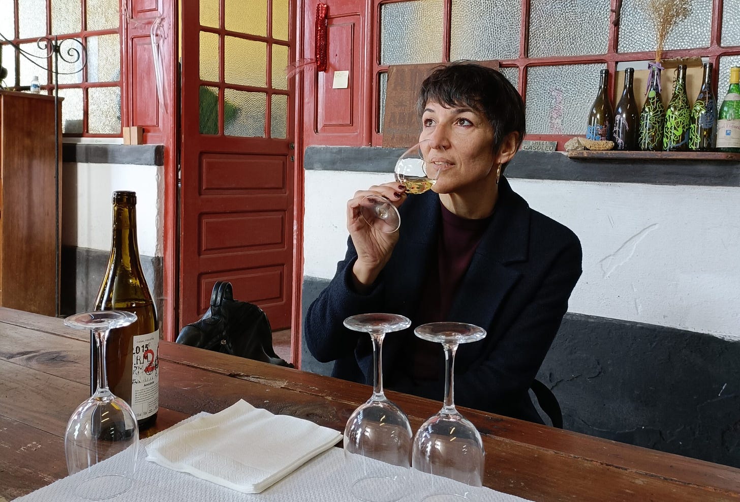 Marta Soares tastes the Casal Figueira Antonio 2020. Photo (C) Simon J Woolf