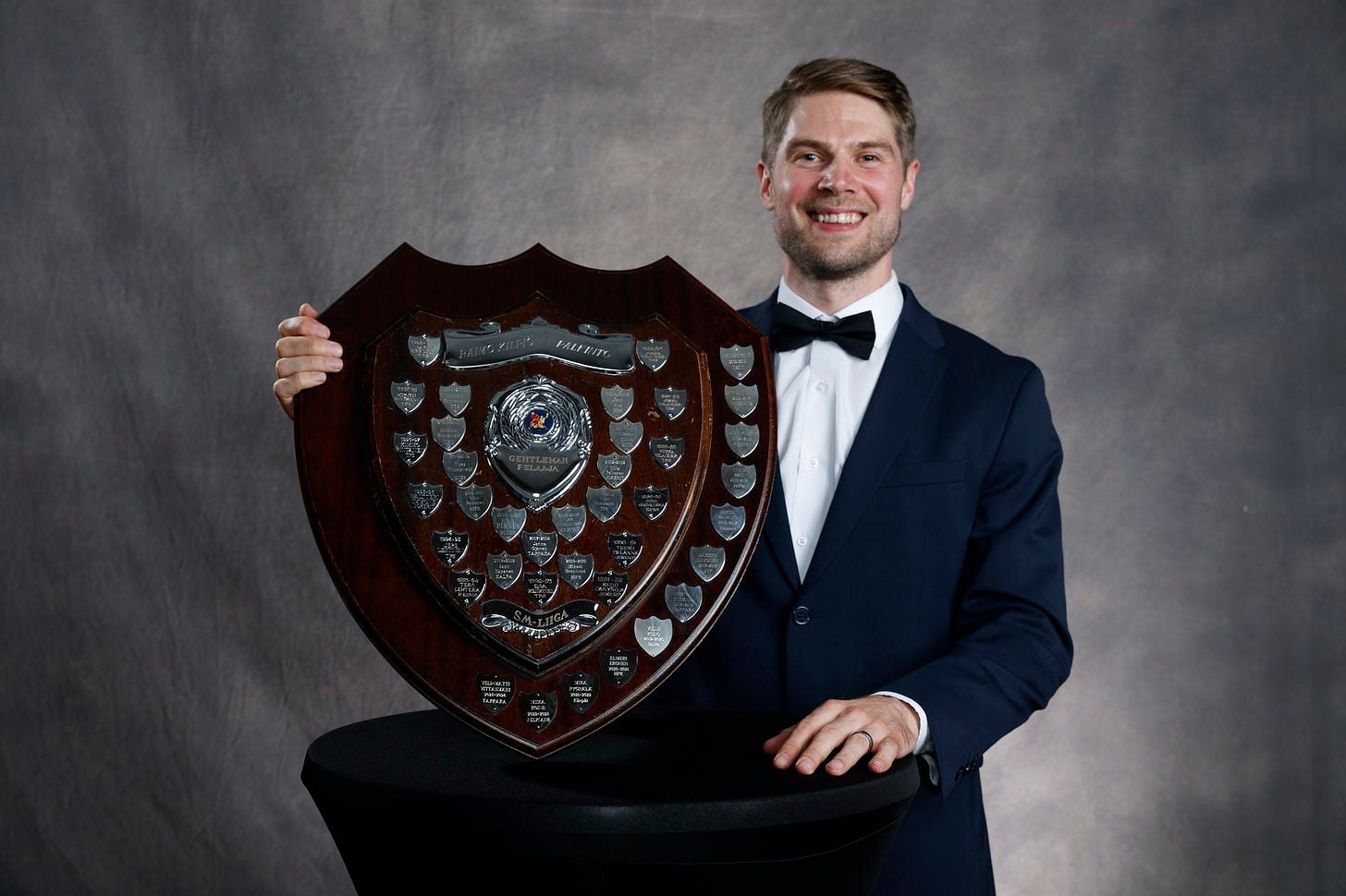 Veli-Matti Vittasmäki poses with his award for being the Gentleman Player of the Year.