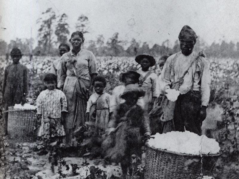 https://upload.wikimedia.org/wikipedia/commons/f/fa/Family_of_slaves_in_Georgia%2C_circa_1850.jpg