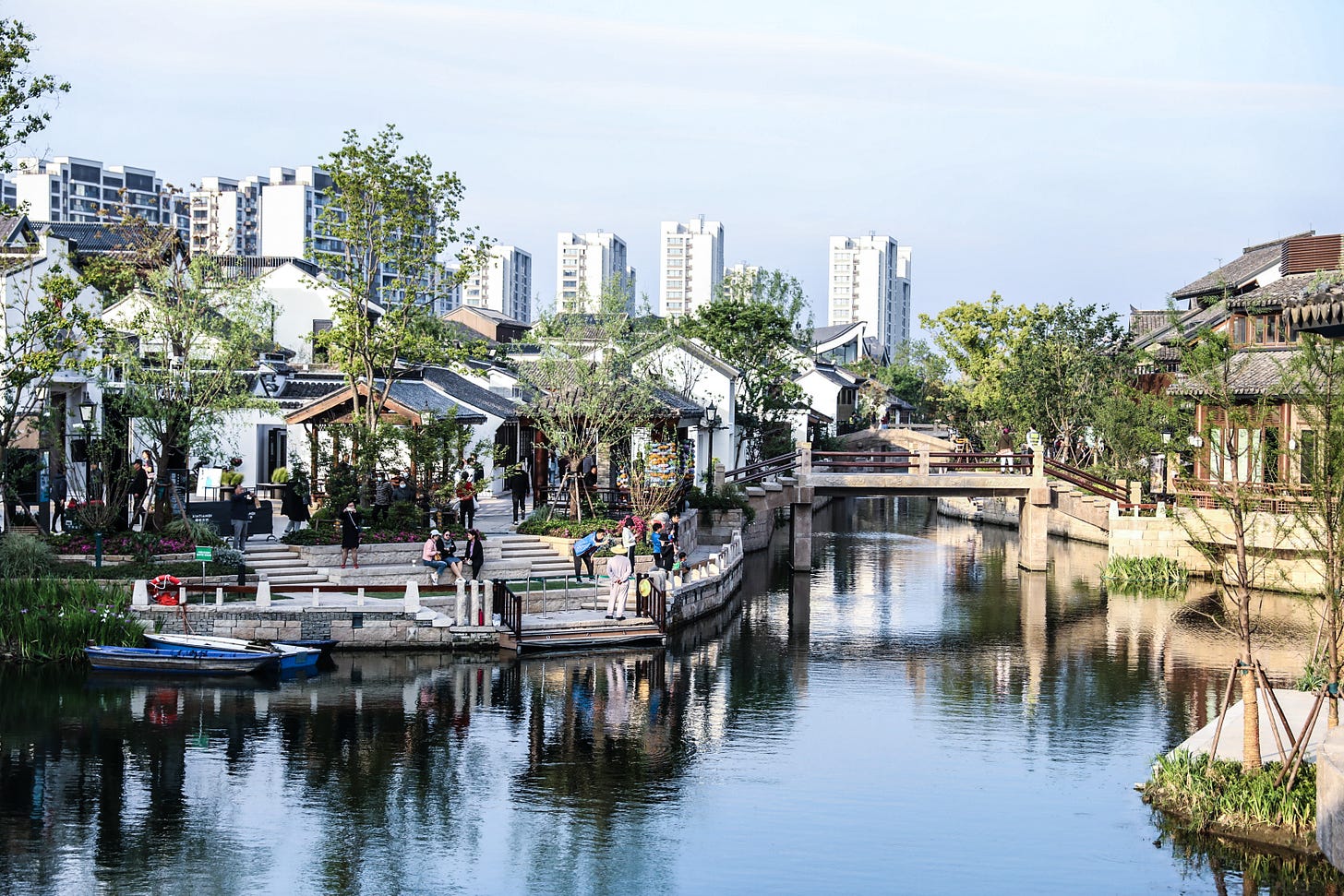 上海首批完工的城中村改造项目蟠龙天地今日开放，依托千年古镇打造“公园里的新天地”