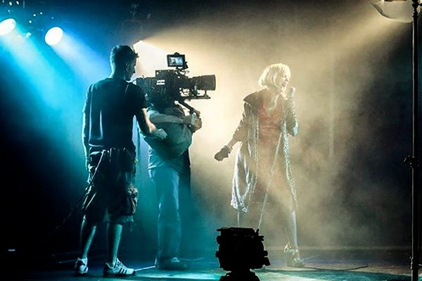 Noski Deville, recepient of the Jules Wright Prize 2015, on set