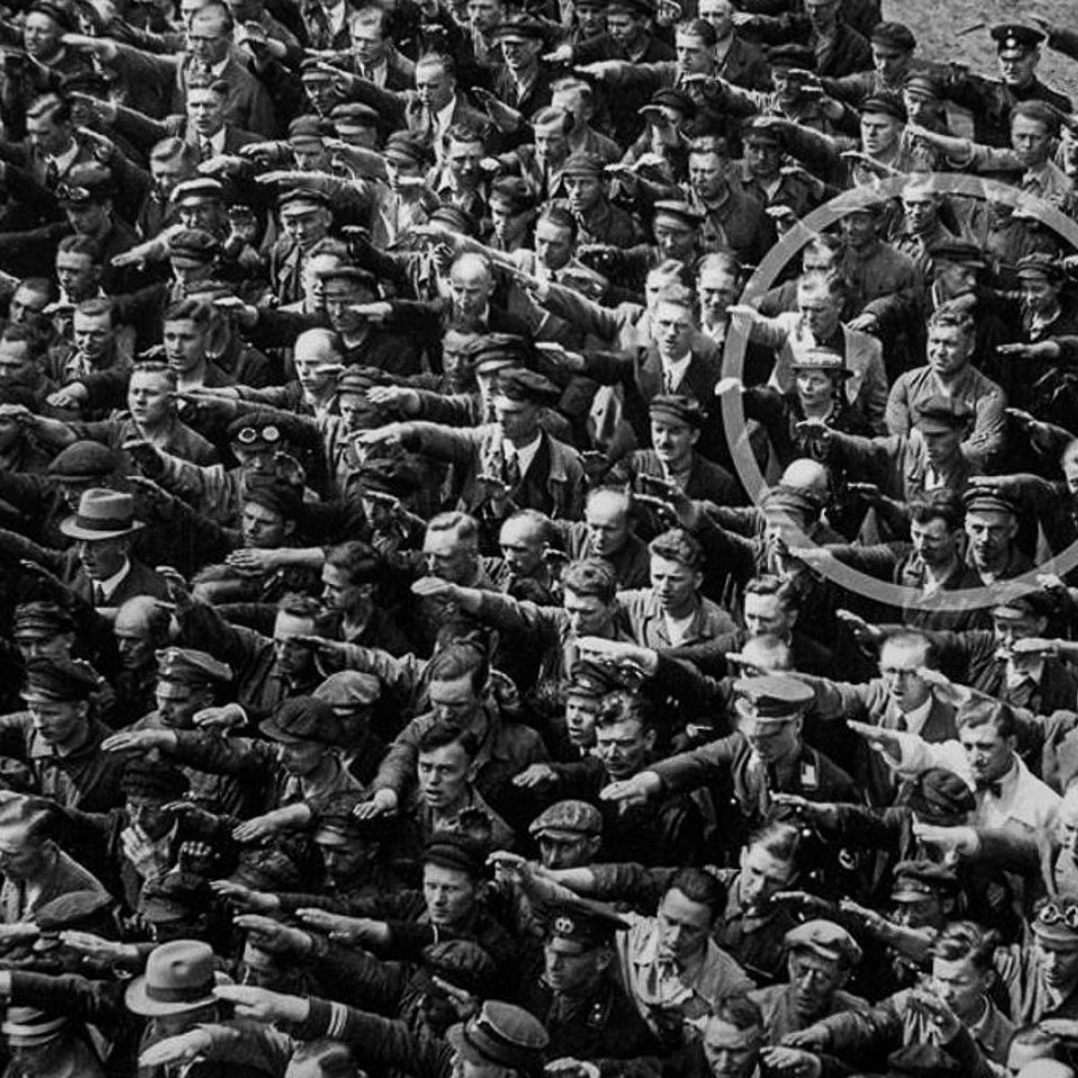The lone German worker who refused to salute Hitler | Mashable