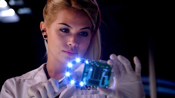 avery ryan checking rollar coaster crash on csi cyber 2015 images