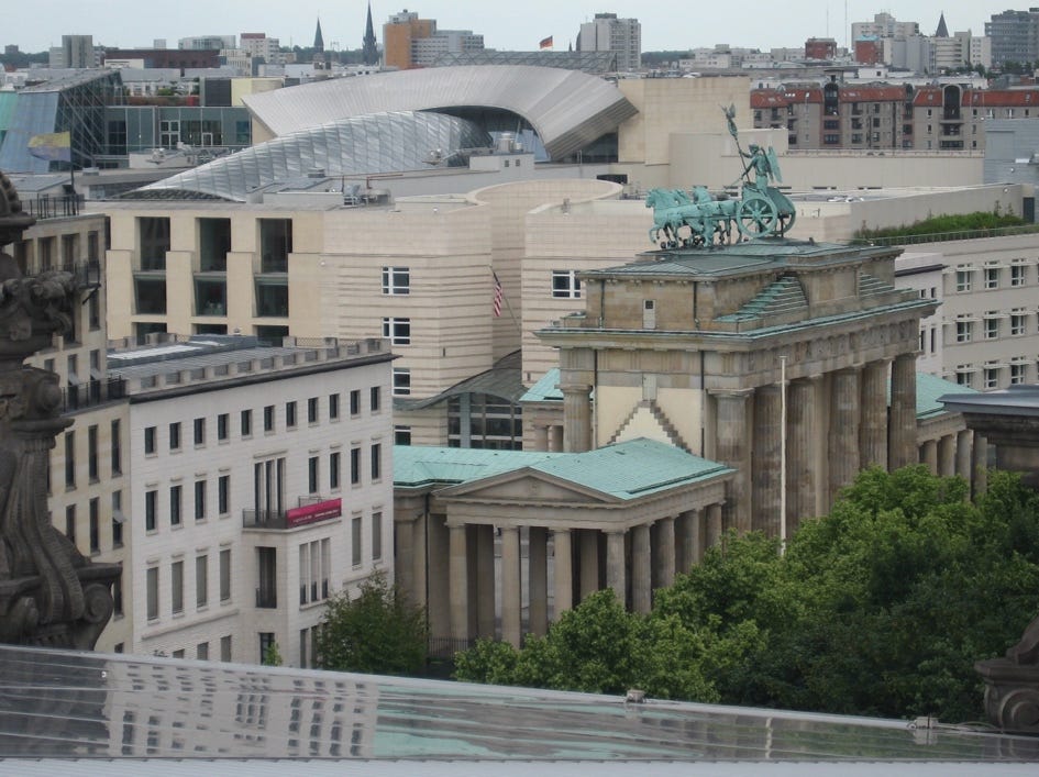 A high angle view of a city
Description automatically generated A high angle view of a city
Description automatically generated