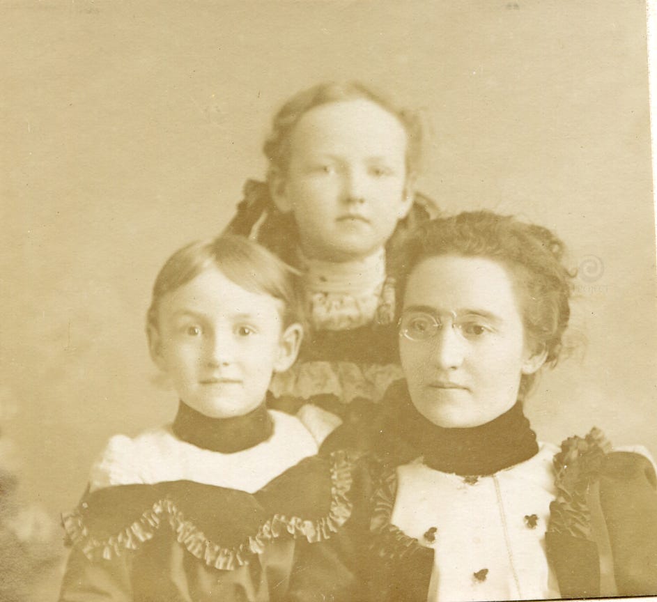 Blanche Bradshaw Harger with her two eldest daughters, Ruth Moreau b. 1892 and Lois Blanche. b.1891. A younger daughter, Dorothy Jean, wouldn’t come along until 1908. Blanche Bradshaw Harger with her two eldest daughters, Ruth Moreau b. 1892 and Lois Blanche. b.1891. A younger daughter, Dorothy Jean, wouldn’t come along until 1908.