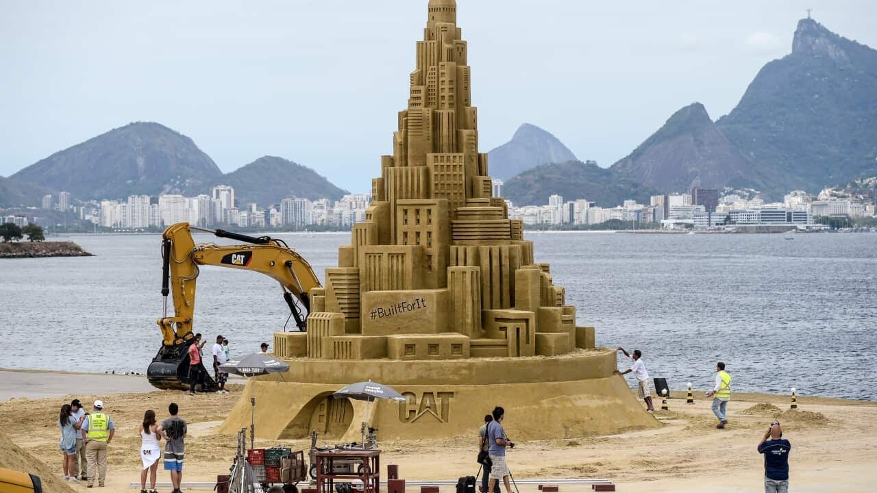 Artist builds amazing giant sandcastle in world record bid | SBS News