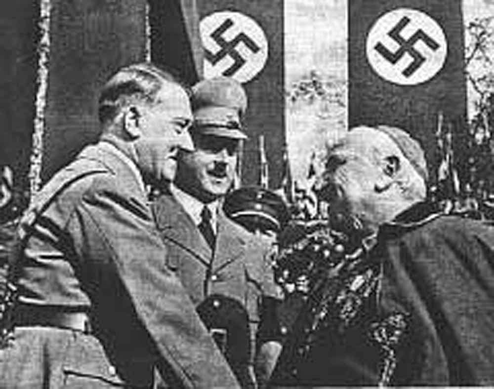 مدونة الجزيرة العربية : Hitler Is a Christian