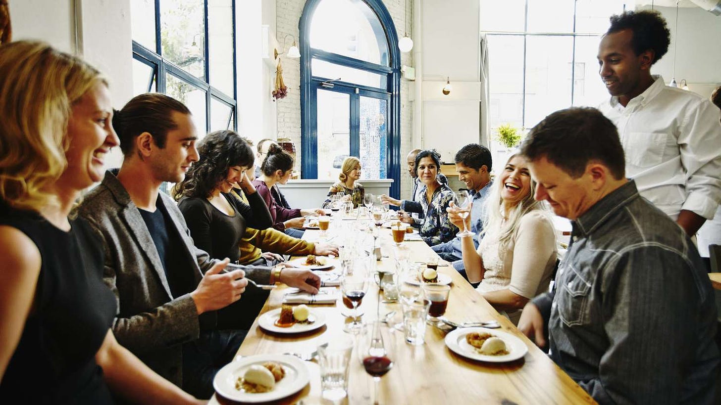 Etiquette for Having a Dinner Party at a Restaurant