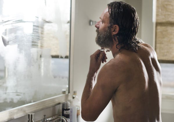 rick grims shirtless shaving andrew lincoln walking dead remember 2015