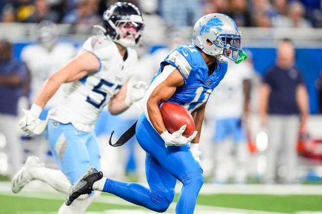 Detroit Lions kick return Kalif Raymond (11) runs against Tennessee Titans during the first half at Ford Field in Detroit on Sunday, Oct. 27, 2024.