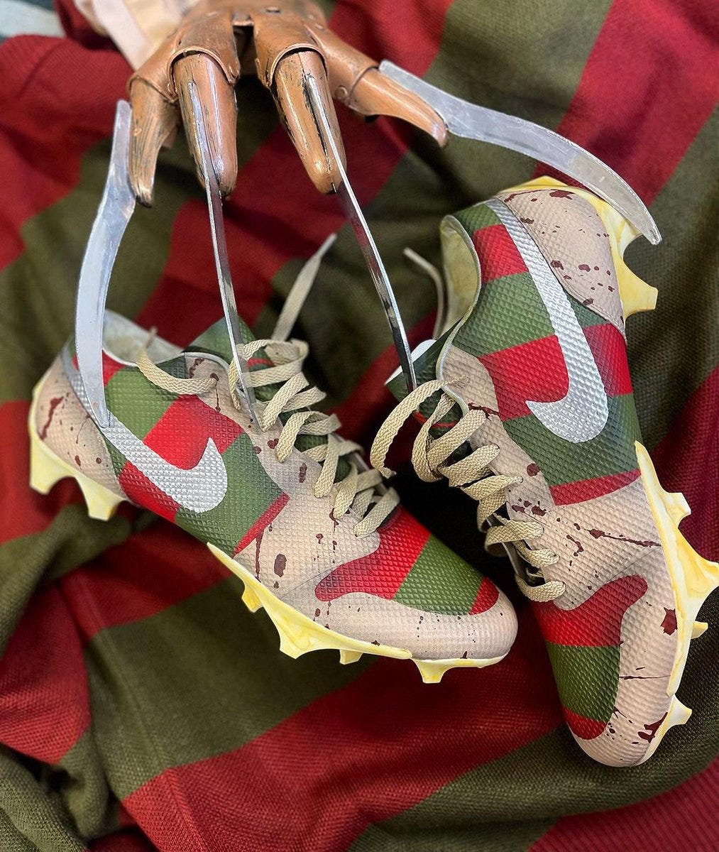 Complex Sneakers on X: "“Freddy Krueger” Nike SB Dunk-inspired cleats for @ stefondiggs during warmups. 🎨 @MACHE275 https://t.co/xY4cr3fkIq" / X
