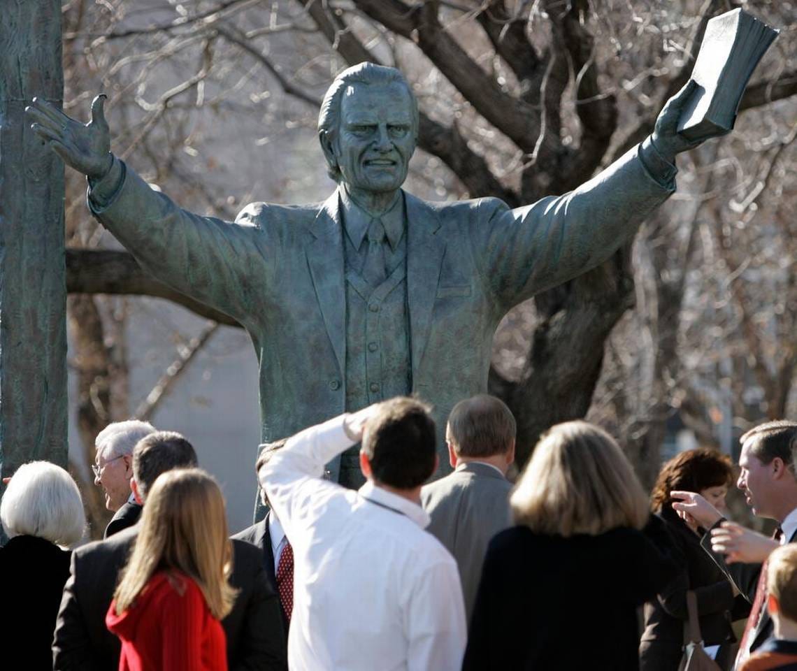 Statue of Billy Graham unveiled in Nashville, 2006 with crowd standing below and gazing up at it