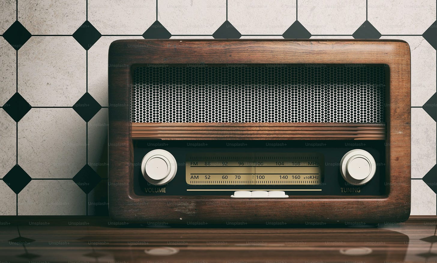 Vintage, retro radio. Radio old fashioned on wooden desk, old fashioned wall background, 3d illustration