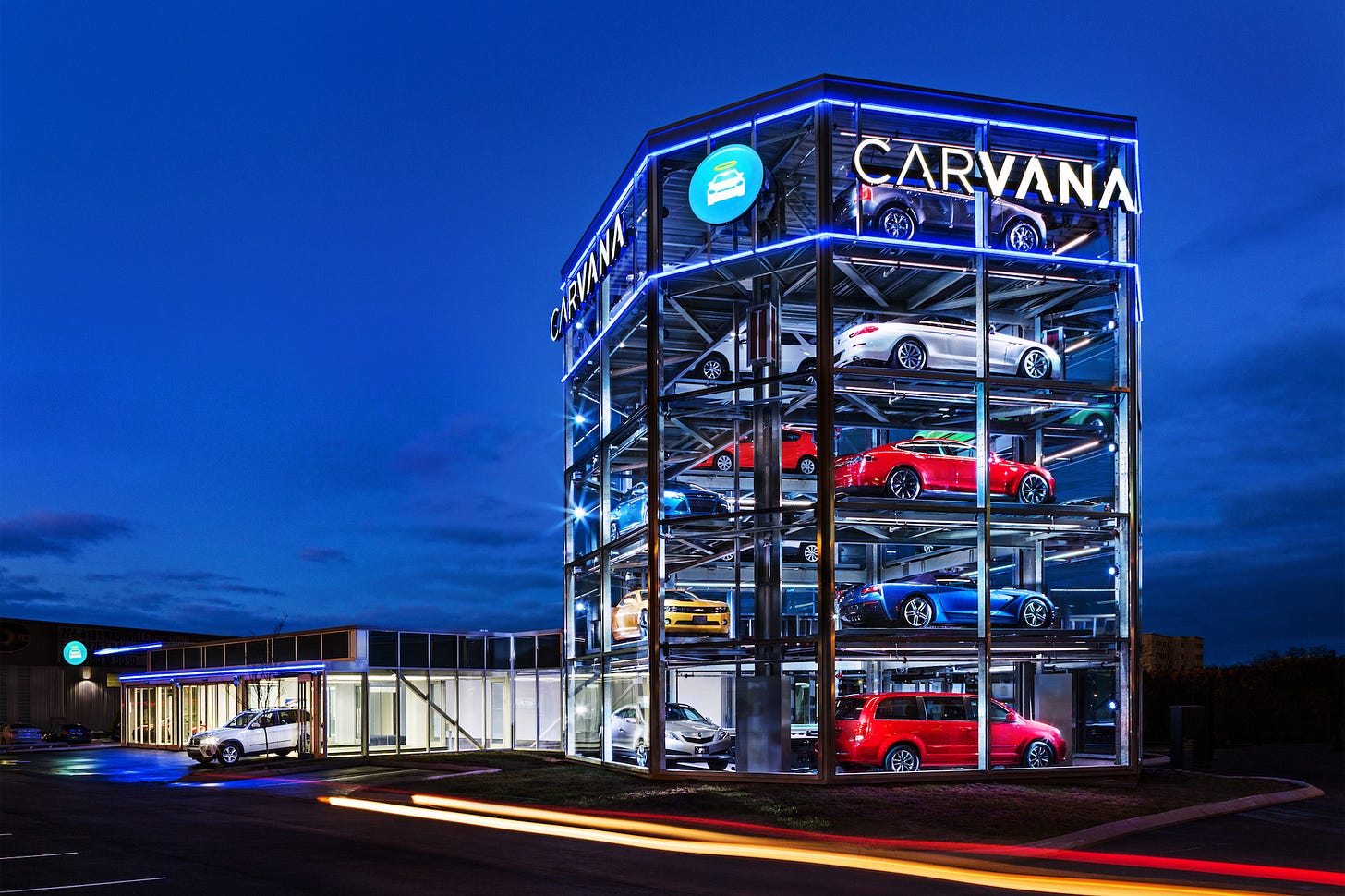 Carvana raises a $160M Series C to expand its online dealership and car  vending machines nationwide | TechCrunch