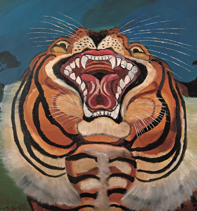 A imagem mostra uma pintura de um tigre rugindo com a boca bem aberta, destacando os dentes e a língua em vermelho intenso. O rosto do tigre é mostrado de frente, com listras pretas contrastando com o pelo laranja e branco. O fundo é simples, com tons escuros e elementos de paisagem ao longe, focando a atenção na expressão feroz do tigre.