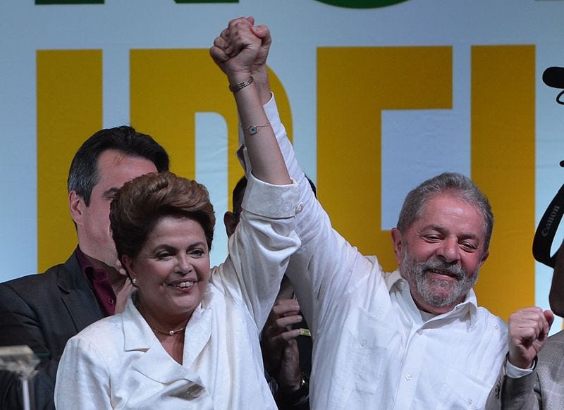 File:Dilma reeleita com Lula.jpg