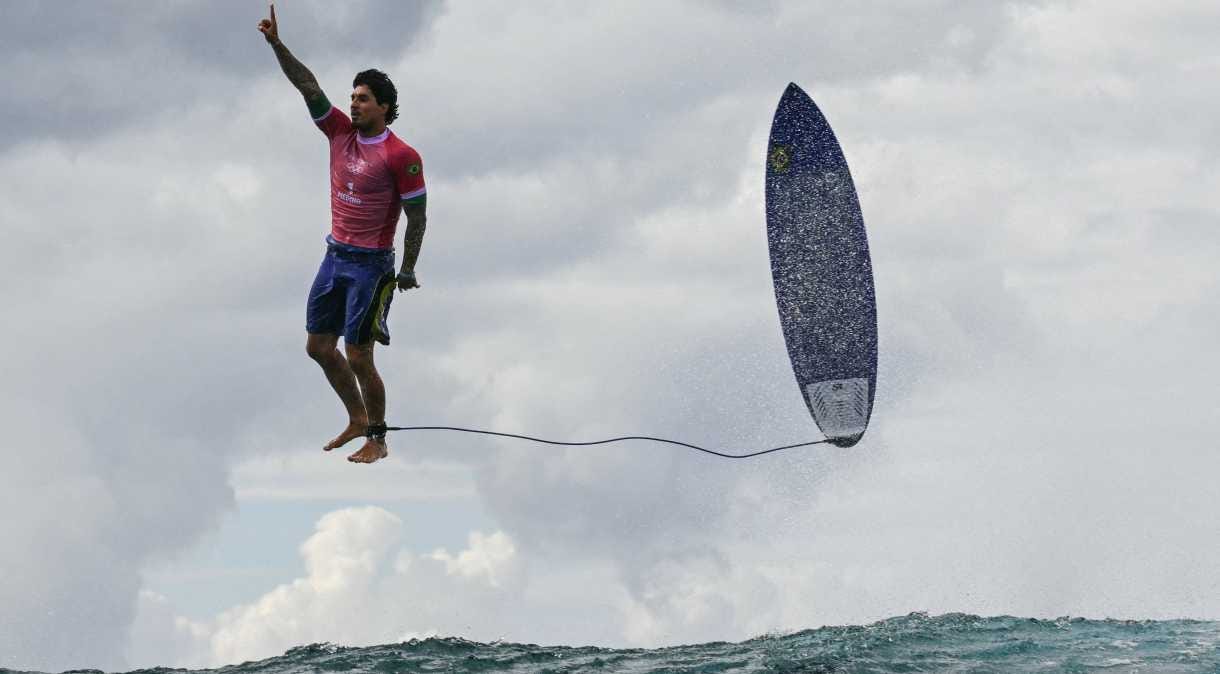 Conheça a história por trás da foto icônica de Gabriel Medina em Paris 2024  | CNN Brasil