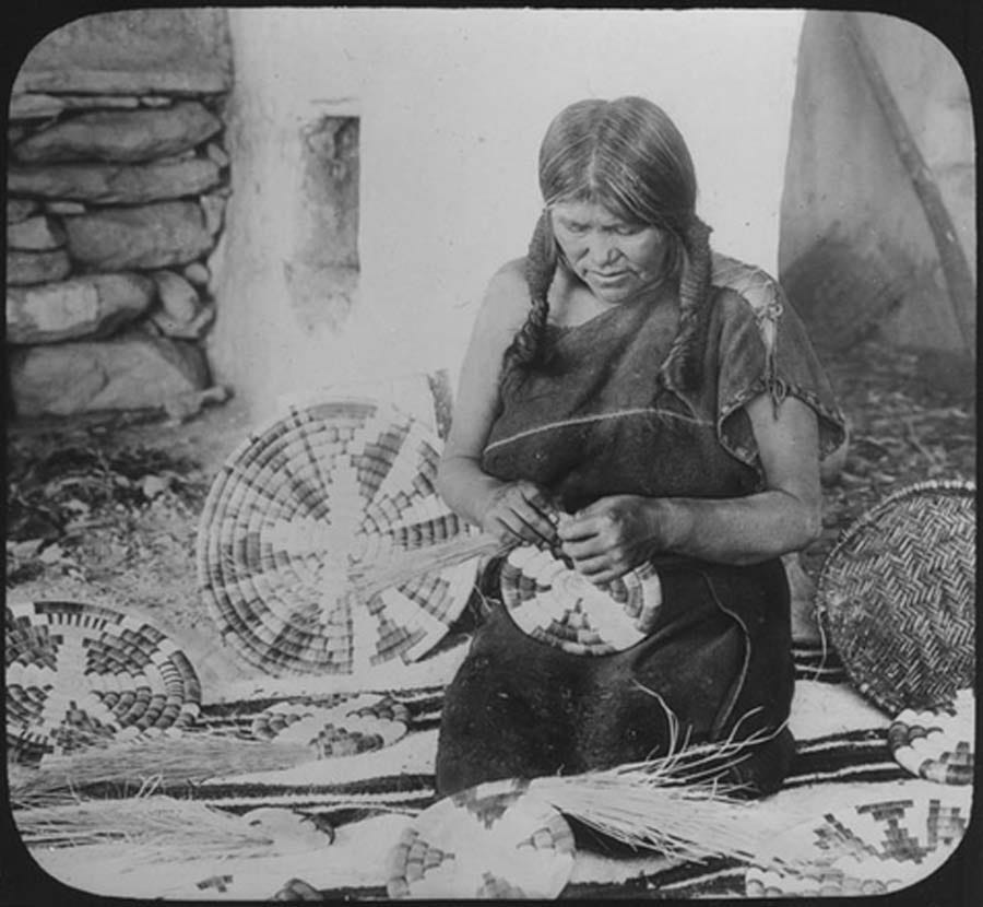 Hopi woman weaving a basket (Public Domain) Hopi woman weaving a basket (Public Domain)