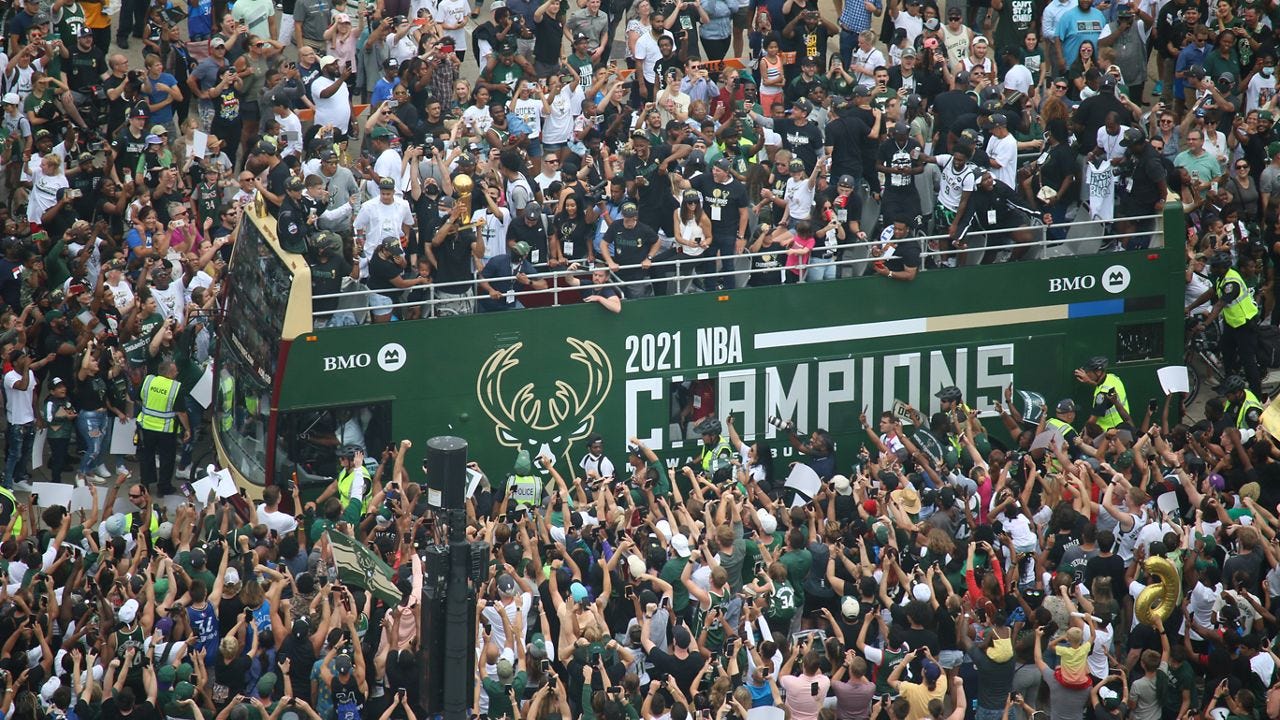 Thousands of fans come for Bucks NBA Championship parade