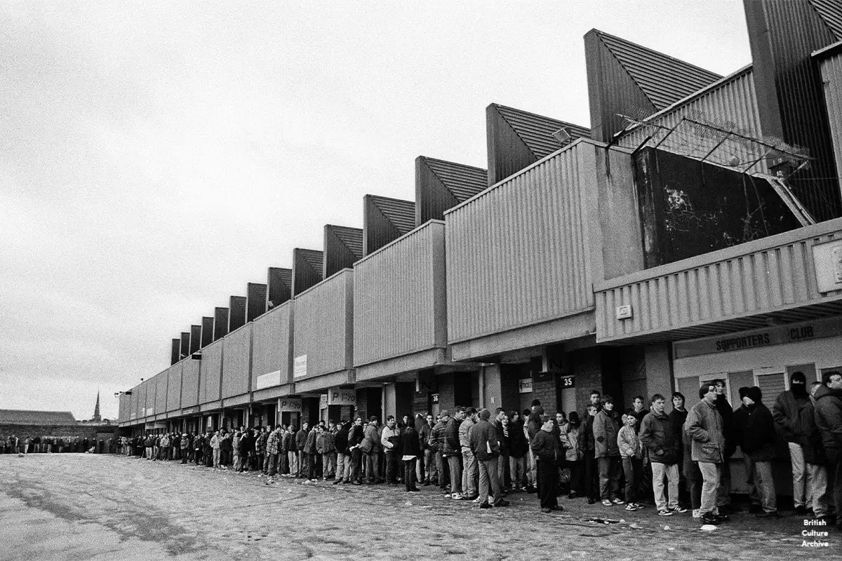 Oasis Fans - Maine Road, 1996. - Photo © Jon Shard / British Culture Archive. All rights reserved.