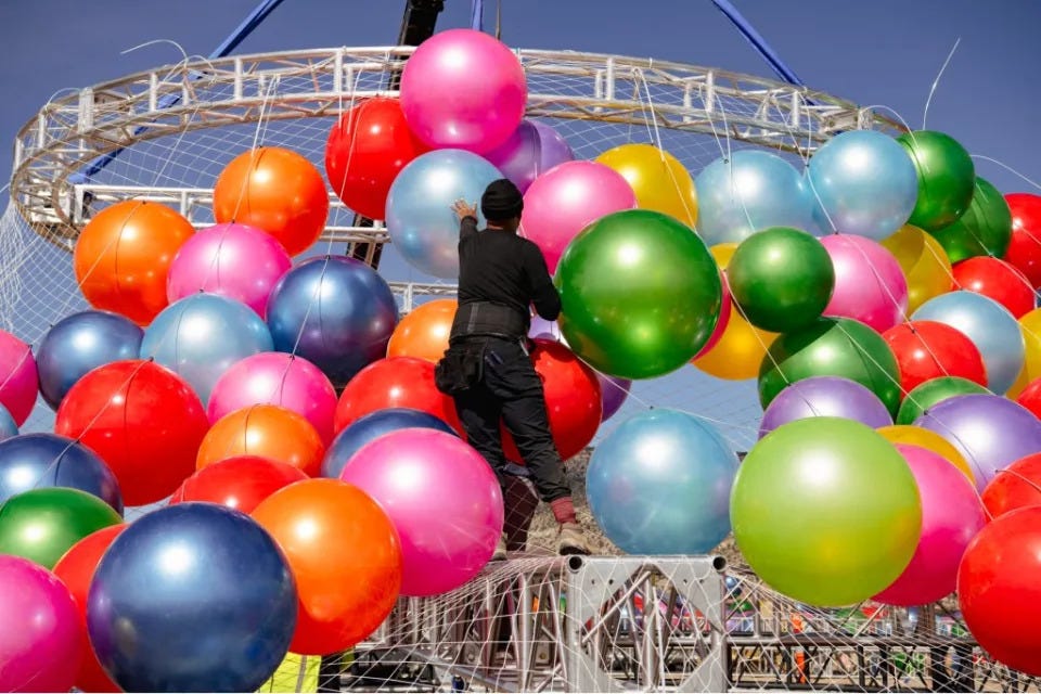 Mounting the balloons on the dazzling stay. Ariana McLaughlin