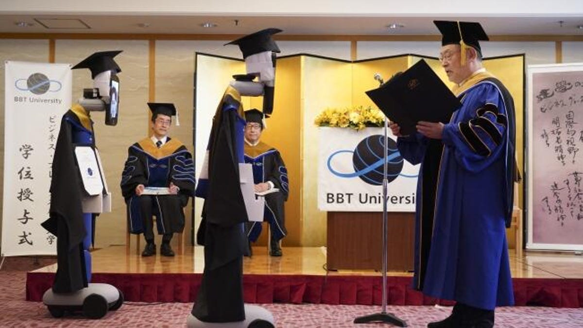 Robots replace university students in Zoom graduation ceremony - CNET