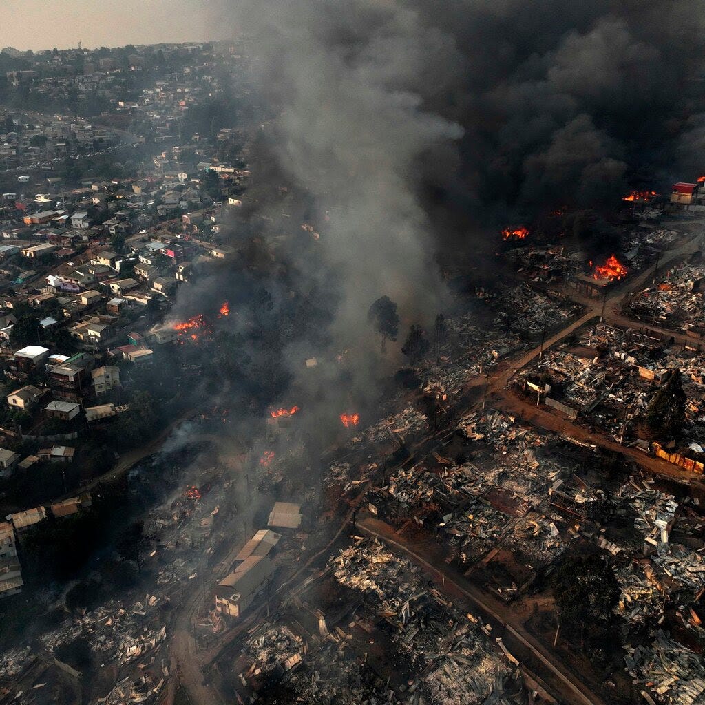 The forest fire that affected the hills of the city of Viña del Mar.