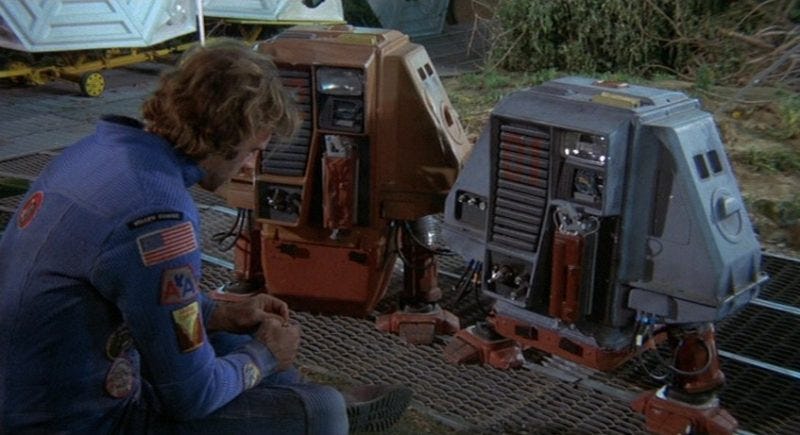 L’attribut alt de cette image est vide, son nom de fichier est silent_running_huey-800x435.jpg.