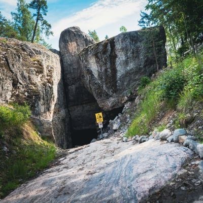 Ingången till Lemminkäinens tempel.