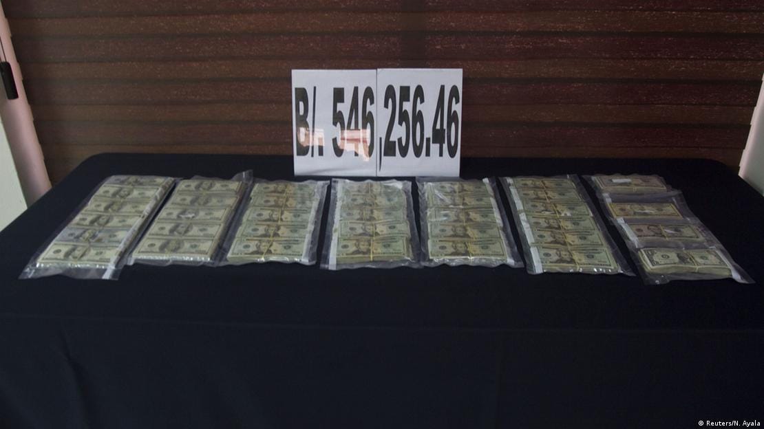 Dinero confiscado a una banda criminal vinculada a las FARC y al Cartel de Sinaloa.