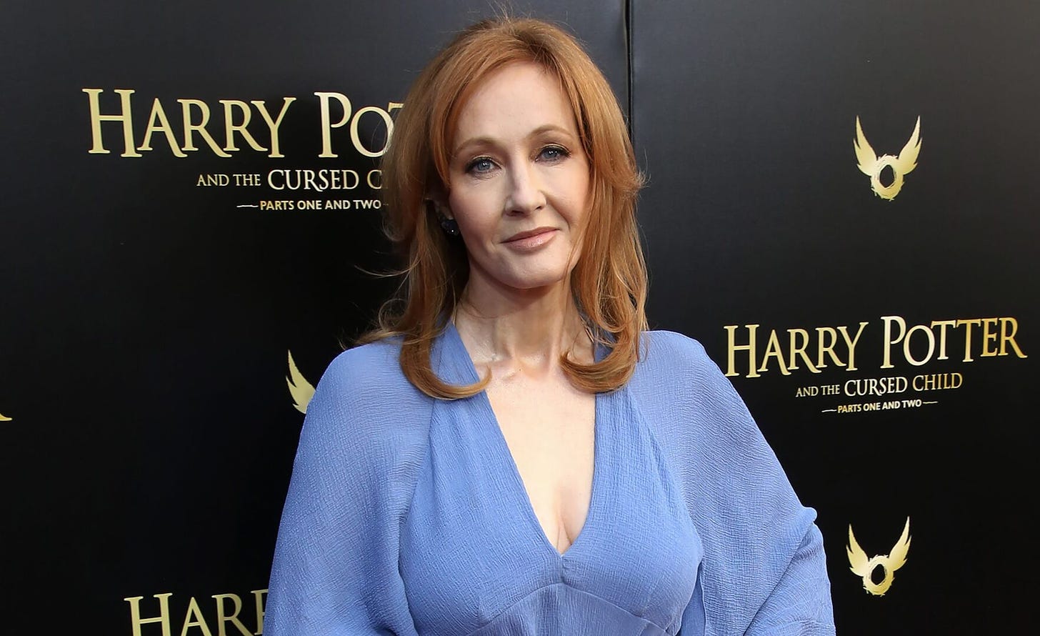 Per J.K. Rowling le sue dichiarazioni sulle donne transgender sono state  "fraintese"