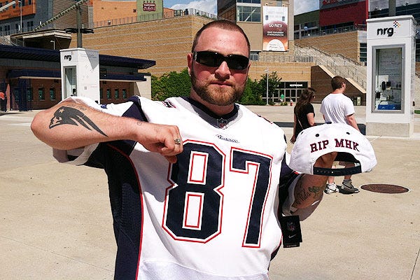 Grown men wearing jerseys of younger NFL players are embarrassing -  wcngg.com